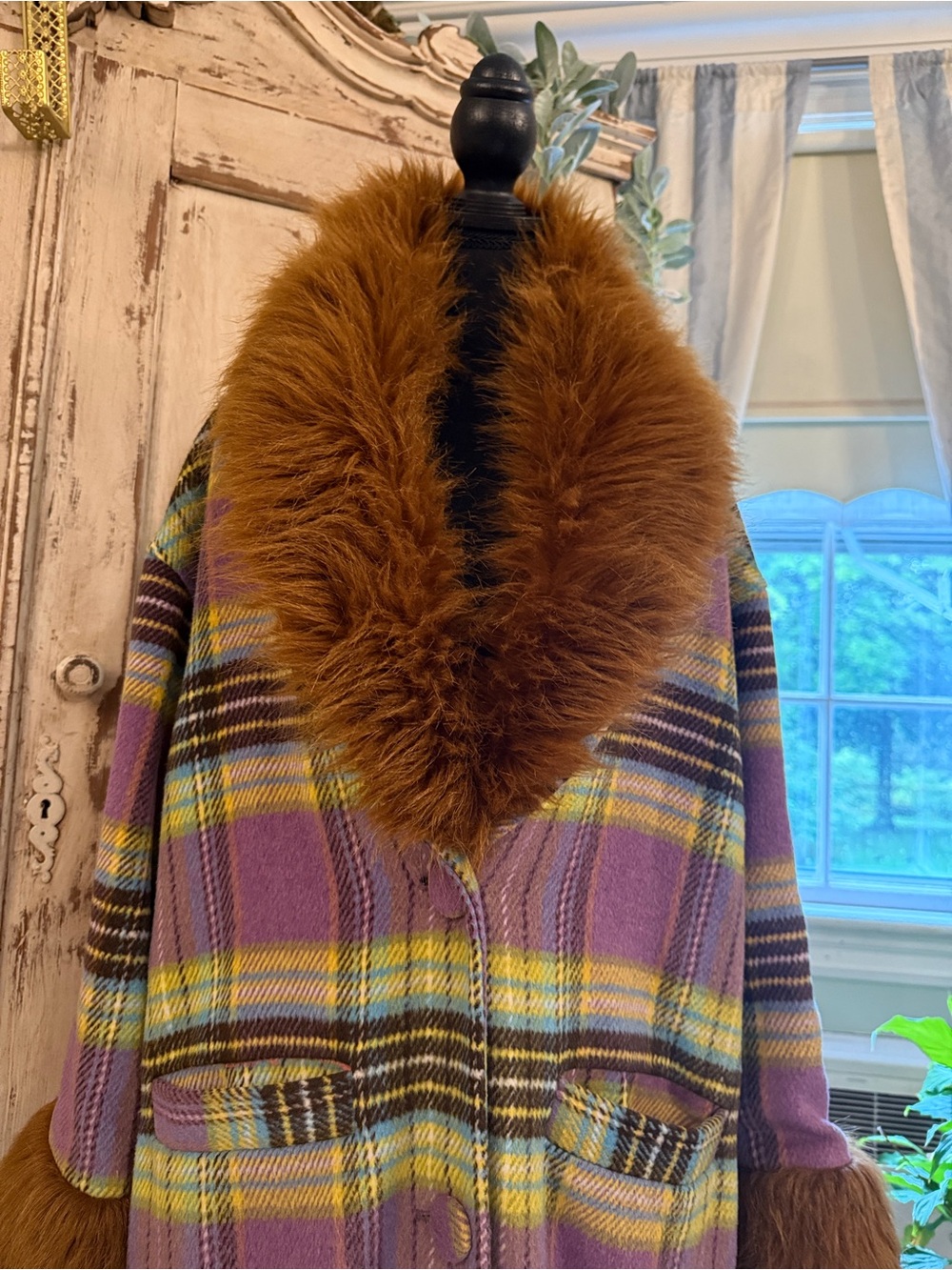 Nasty Gal Penny Lane plaid maxi coat with detachable faux fur collar. Size 8 - Picture 3 of 11